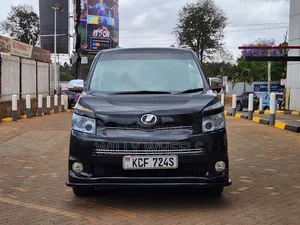 Toyota Voxy V 2WD 8-Seater 2008 Nyeusi
