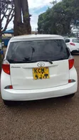 Toyota Ractis 2010 White - 5