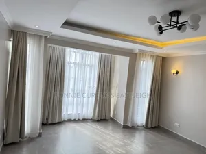 Vitambaa Vizuri vya Cream & Giza na Sheers kwa Airbnb