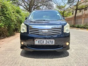 Toyota Noah 2.0 158hp FWD (8 Seater) 2012