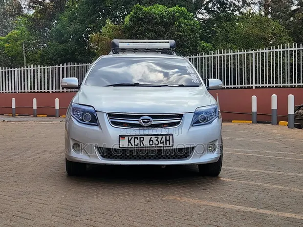 Toyota Corolla Fielder 2011 Silver - 1
