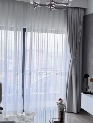 Pazia za Ofisi za Ubora wa Juu Nyeupe-Pekee