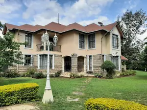 6 Bedroom Maisonette in Hardy, Karen for Sale