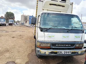 Mitsubishi Canter Lori la Chakula