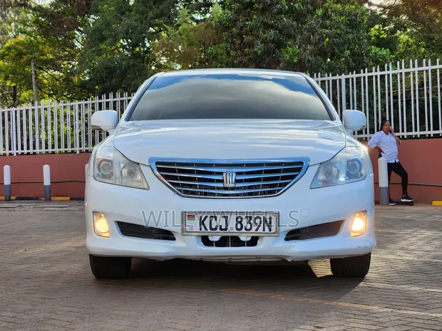 Toyota Crown Royal Saloon 2009 - 1