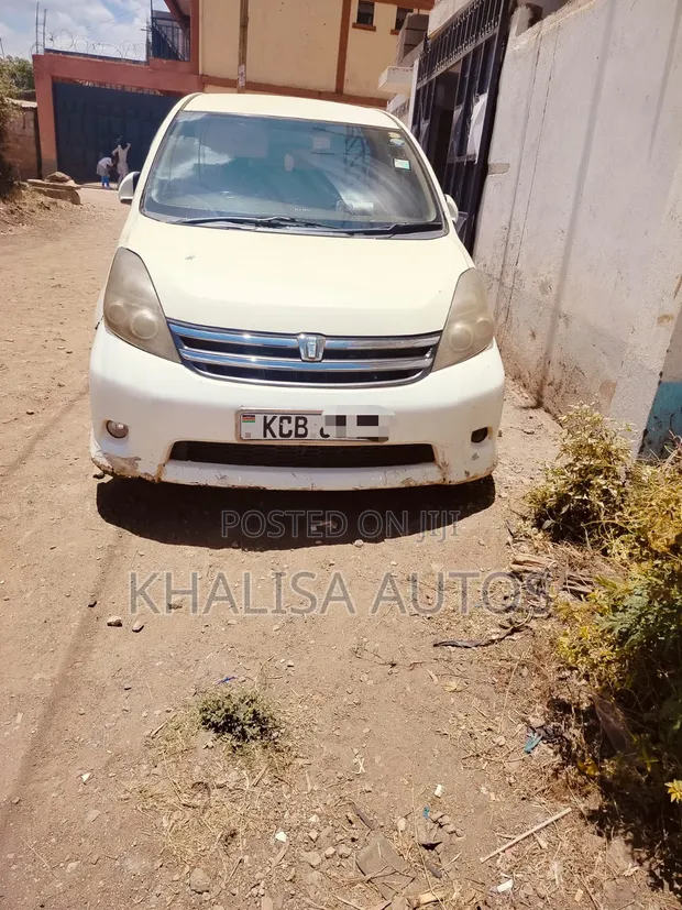 Toyota Isis 2007 White - 1