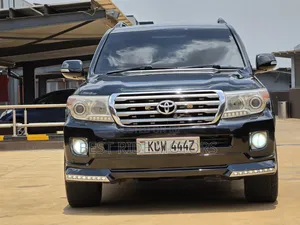 Toyota Land Cruiser V8 2012