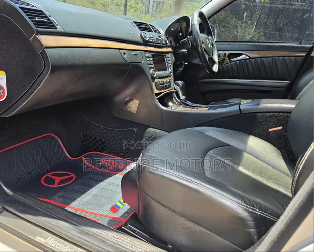 Mercedes-Benz E300 2008 Silver - 1