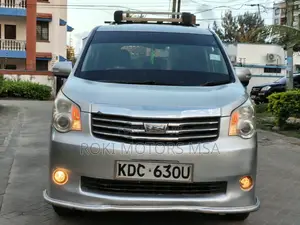 Toyota Noah 2013 Silver