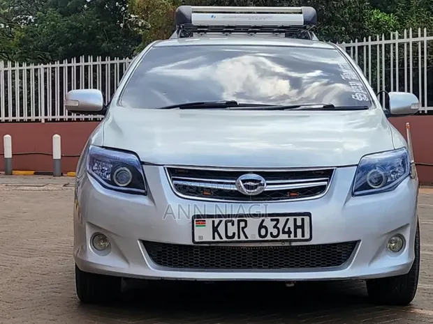 Toyota Corolla Fielder 2011 Silver - 1