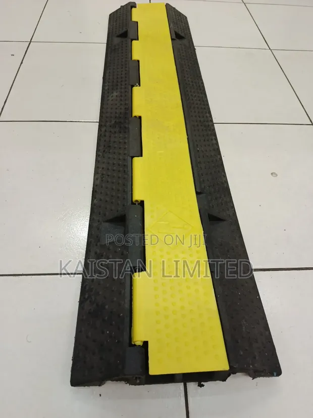 Heavy-Duty Cable Protector Ramp - 1