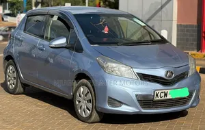 Toyota Vitz 2013 Bluu