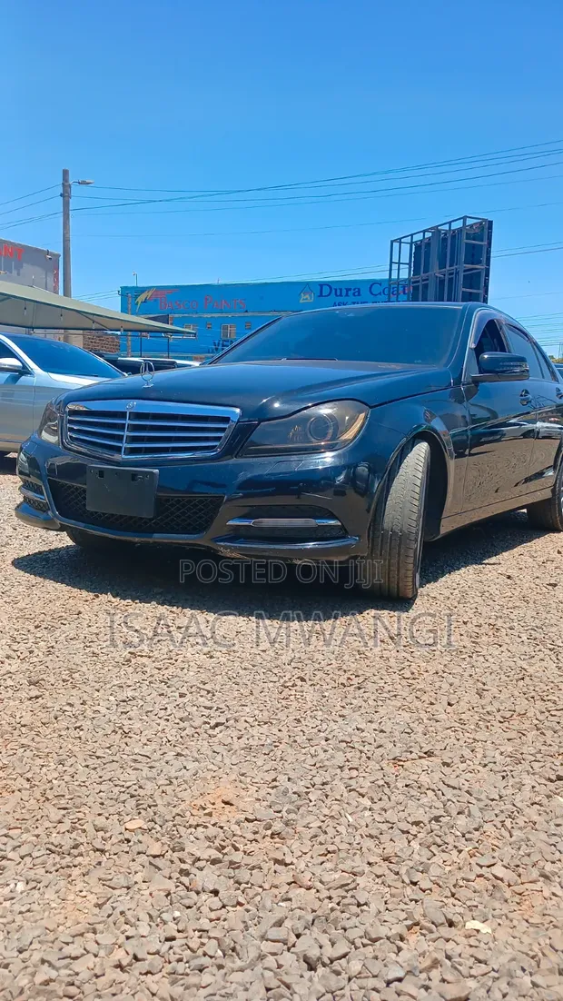 Mercedes-Benz C180 2012 Black - 1