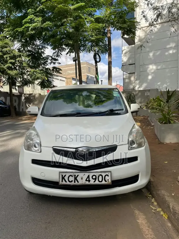 Toyota Ractis 2010 White - 1