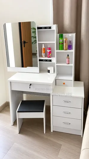 Jedwali la Kisasa la Kujipodoa na Kioo na Hifadhi