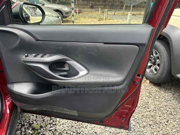 Toyota Yaris Cross 1.5 Hybrid AWD 2021 Burgundy - 1