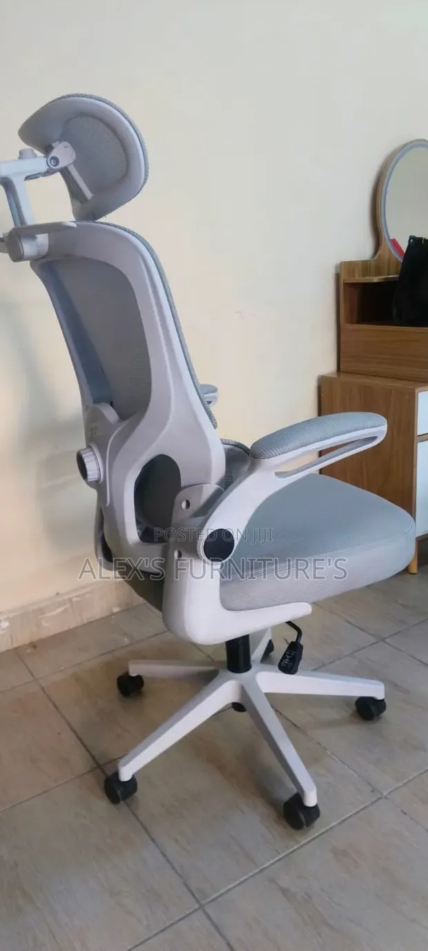 Boss Office Products Spinning Executive Office Chair - 1