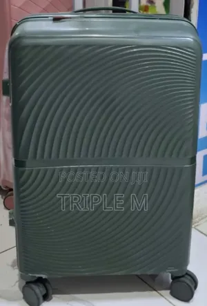 Large 72cm Travel Suitcase - 360° Spinning Wheels