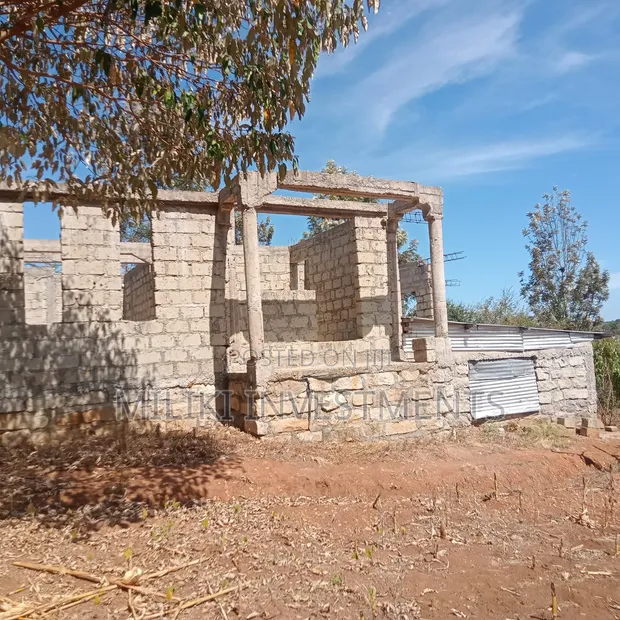 Nusu Eka na Jumba la Vyumba 7 Linaloendelea Kuuzwa, Thika-Maguguni - 1