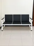 Kiti cha Kisasa cha Watu 3 cha Ngozi Nyeusi cha Mapokezi na Fremu Nyeupe ya Metali - 2