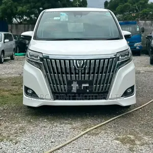 Toyota Esquire 2019 Nyeupe