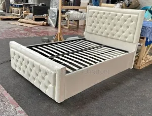 Kitanda cha Cream Tufted cha Queen