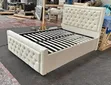 Kitanda cha Cream Tufted cha Queen - 1