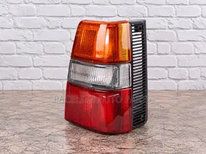 Depo Tail Lamp kwa Nissan Sunny B11 Station Wagon (1982/1983)