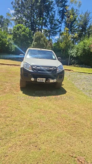 Isuzu D-MAX 2013 White
