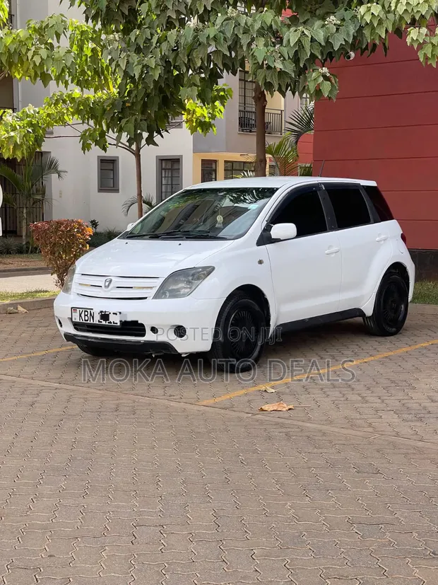 Toyota IST 2006 Nyeupe - 1