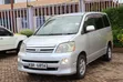 Toyota Noah 2005 Silver - 2