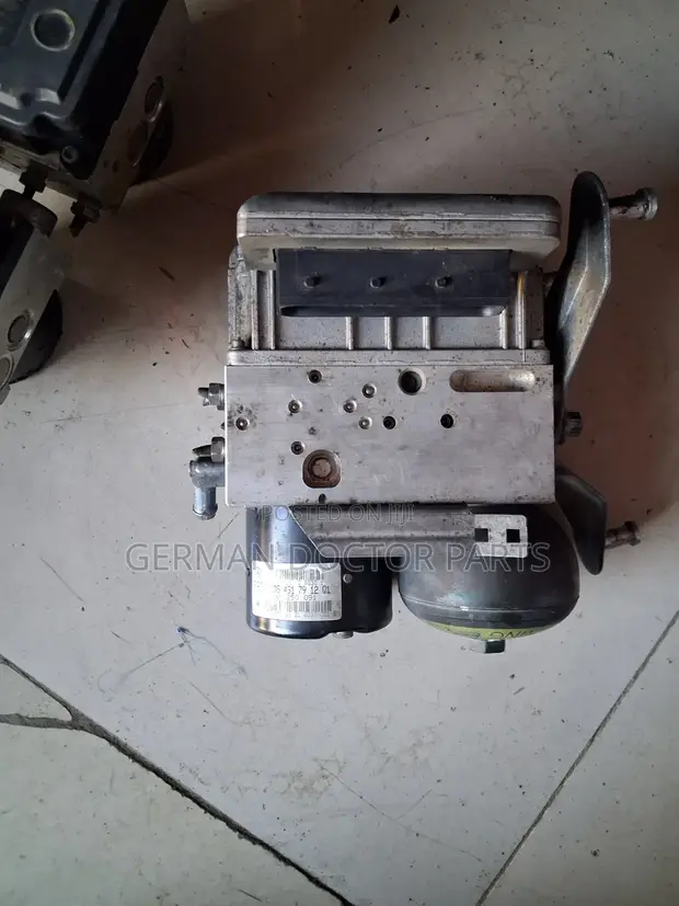 Mercedes-Benz W211 SBC Unit - 1