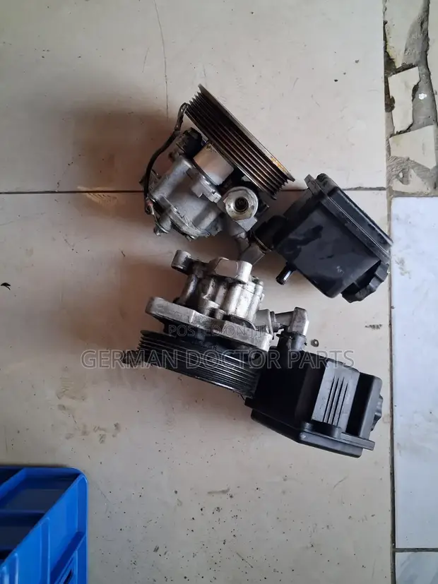 Mercedes-Benz M112 Power Steering Pump (Used) - 1