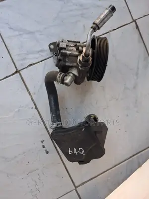 Mercedes-Benz OM642 Steering Pump