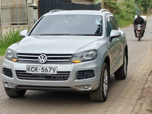 Volkswagen Tiguan S 2011 Silver - 1