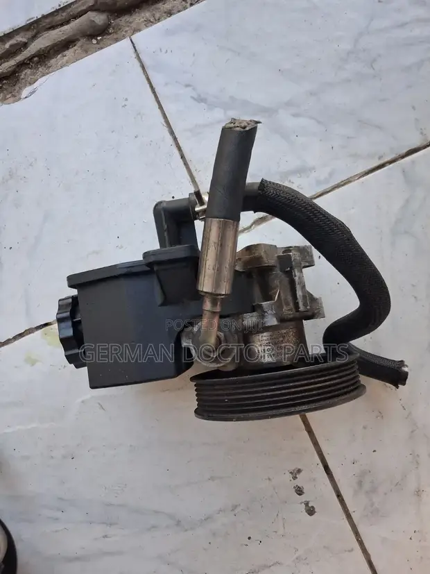 Mercedes-Benz M111 Power Steering Pump (Iliyo tumika) - 1