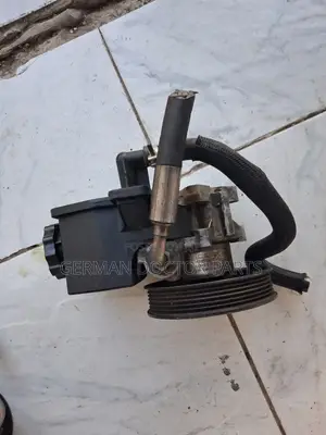Mercedes-Benz M111 Power Steering Pump (Used)