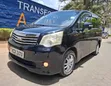 Toyota Noah 2012 Nyeusi - 4