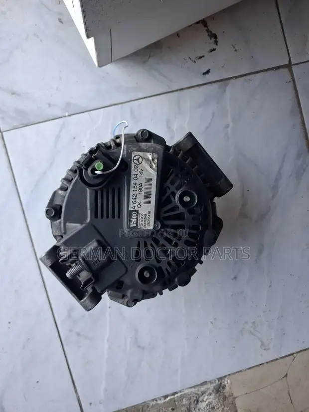 Mercedes-Benz OM642 Alternator (180A) - 1