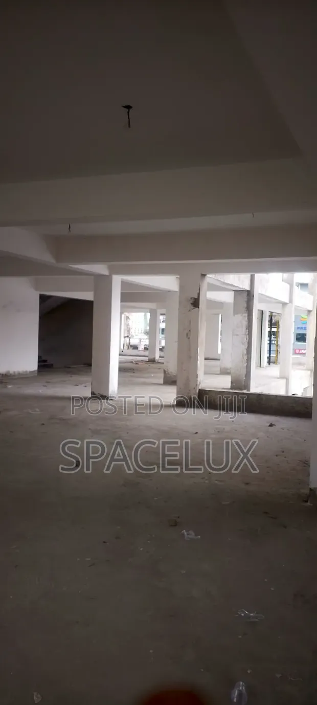 Eneo Kubwa la Biashara kwa Ajili ya Kukodisha kwenye Mall Kilimani - 1