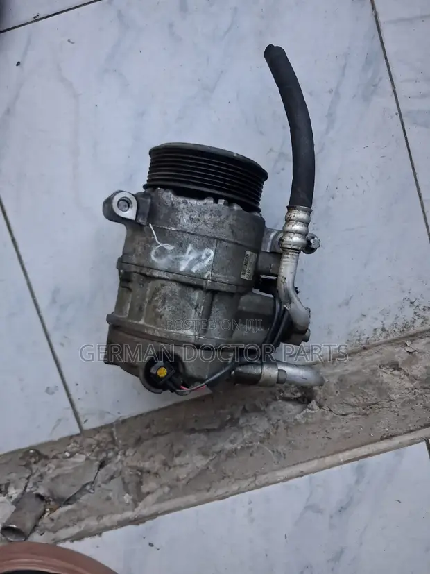 AC Compressor ya Mercedes-Benz OM642 - 1