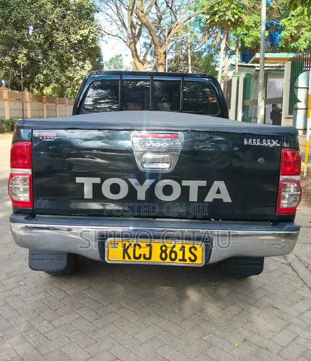 Toyota Hilux Double Cab 2010 - 1