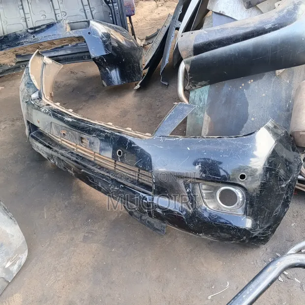 Toyota Land Cruiser Prado Front Bumper Assembly (Used) - 1