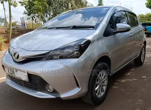 Toyota Vitz 2016 Silver