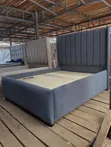 Kitanda cha Velvet cha Kijivu cha 5x6 chenye Headboard Refu ya Channel - 1