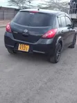 Nissan Tiida 2008 Nyeusi - 2