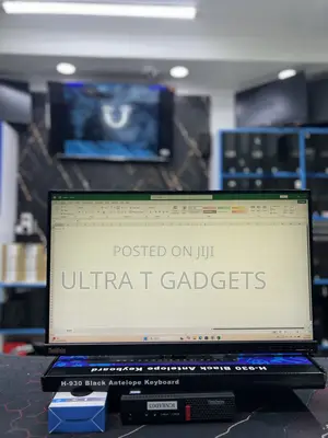 Kompyuta ya Mezani ya Lenovo ThinkCentre M900 na Monitor