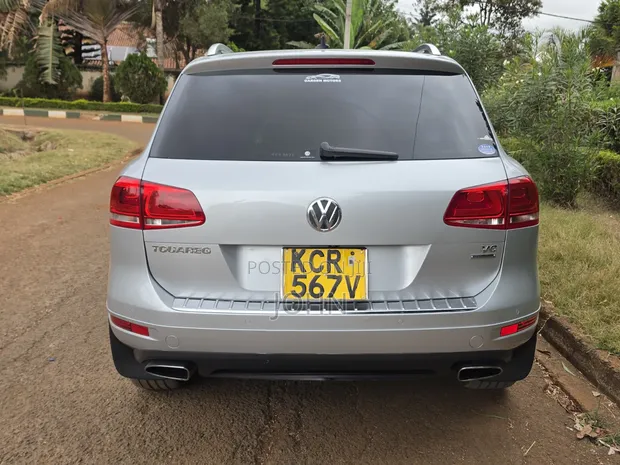 Volkswagen Touareg 2011 Silver - 1