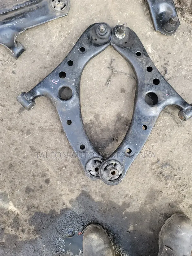 Toyota Noah/Voxy Lower Control Arms (Used) - 1
