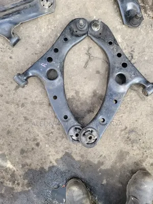 Toyota Noah/Voxy Lower Control Arms (Used)